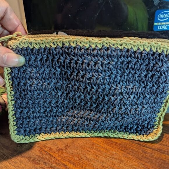 Old Navy Woven Clutch Blue With Cream Trim - Picture 1 of 3